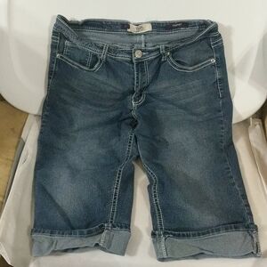 𝅺VGS Medium Wash Capri Bling Pockets Jeans - plus size 14 - 14.5" Inseam